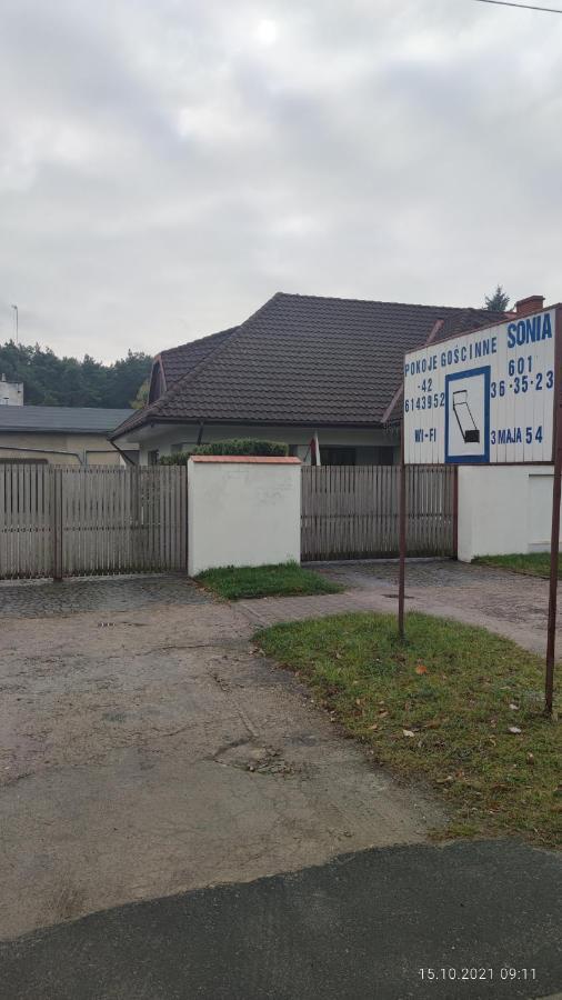 Pokoje Goscinne Sonia Tuszyn Exteriör bild